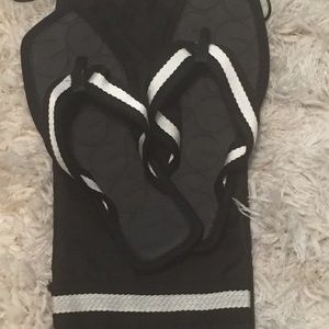 Gucci Shoes - Vintage GUCCI flip flops. Gucci Shoes - Vintage GUCCI flip flops.
